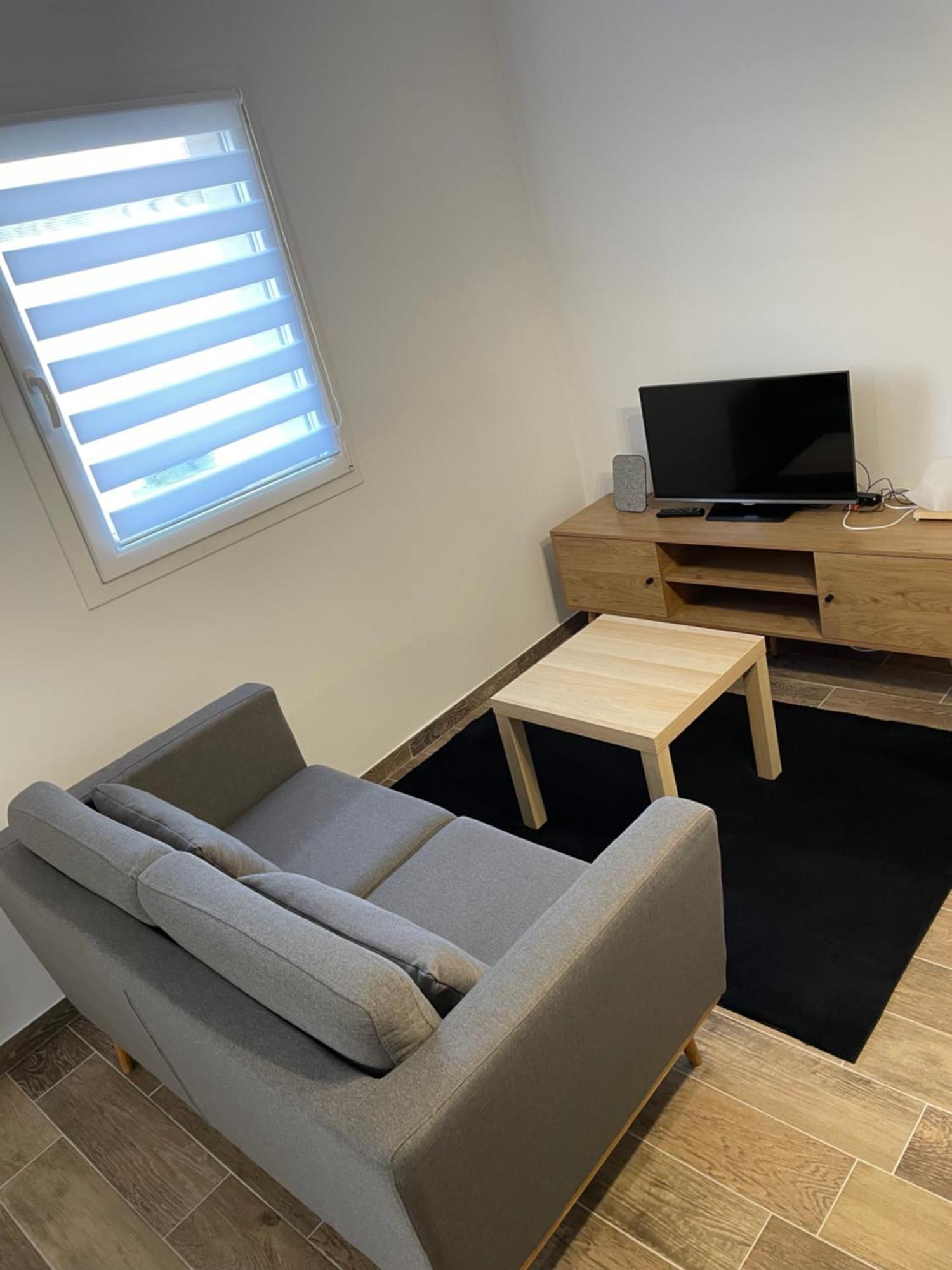 Studio Bien Situe & Tout Equipe Dans Une Maison Scionzier Exterior foto